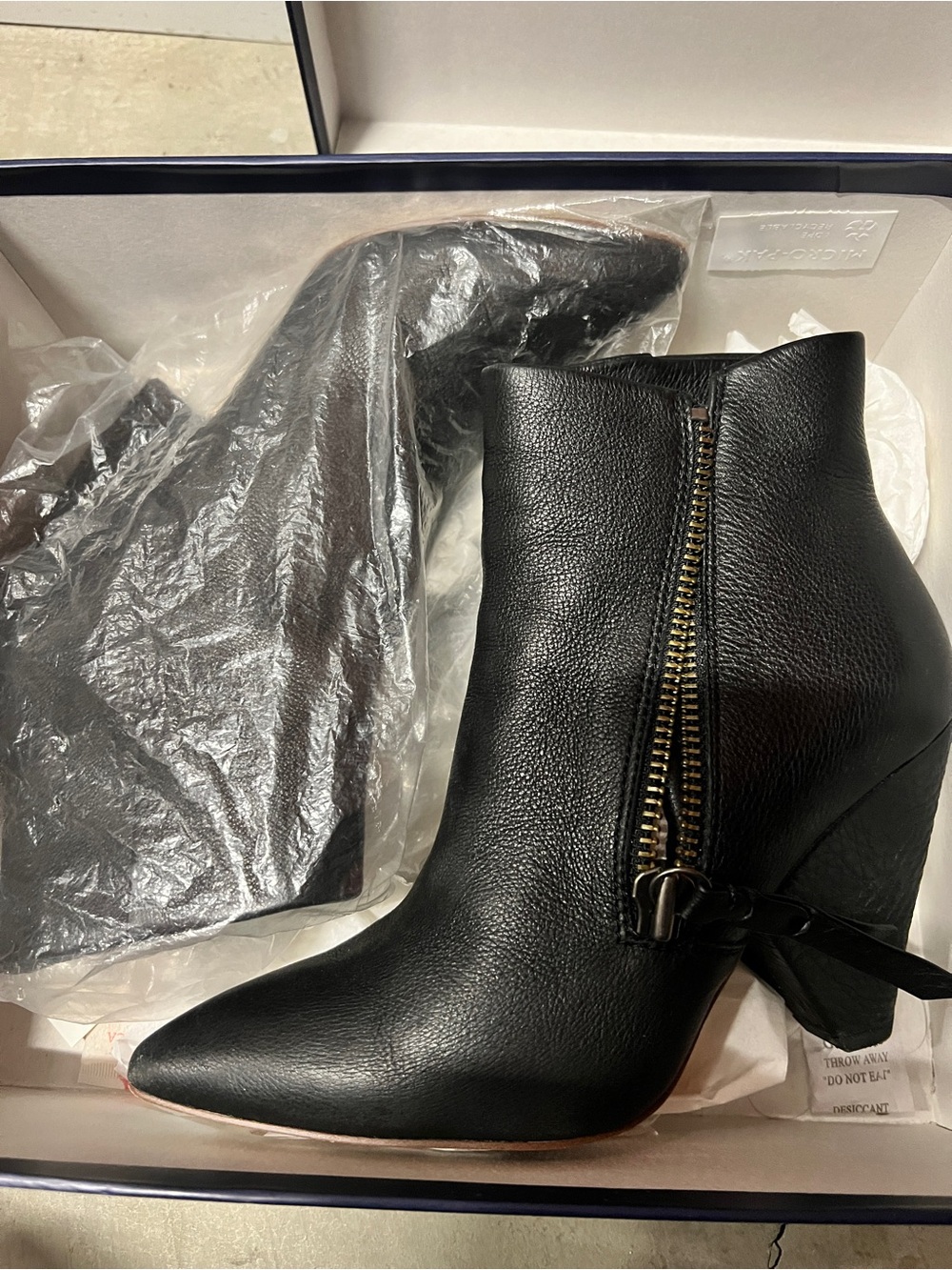 Black Leather Pointed Toe Ankle Boots with Side Zip